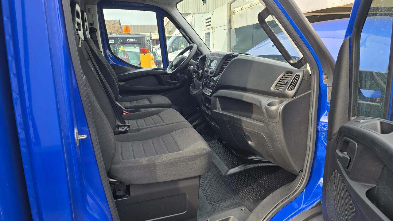 Iveco Daily 35c16 3.0 cab. pedana-porta laterale-cassone 435x218