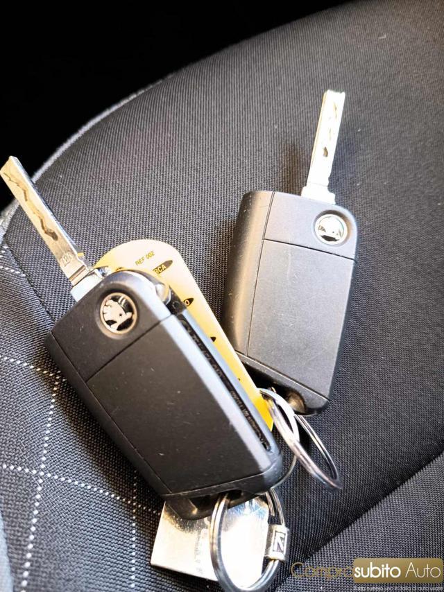 SKODA Fabia 1.0 MPI 60 CV Twin Color Nero