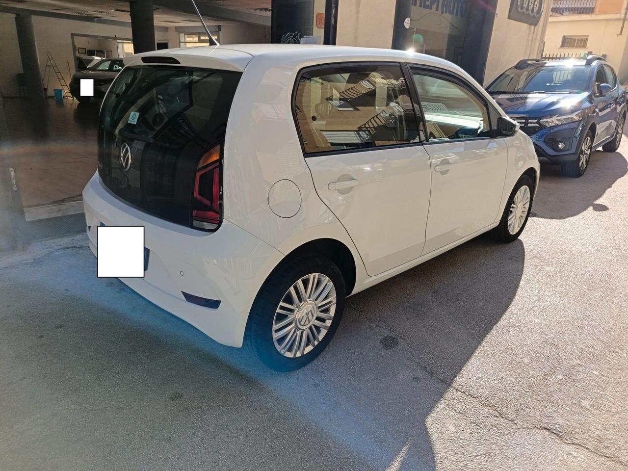 Volkswagen UP! 1.0 5p. move km 42000- ok neopatentati