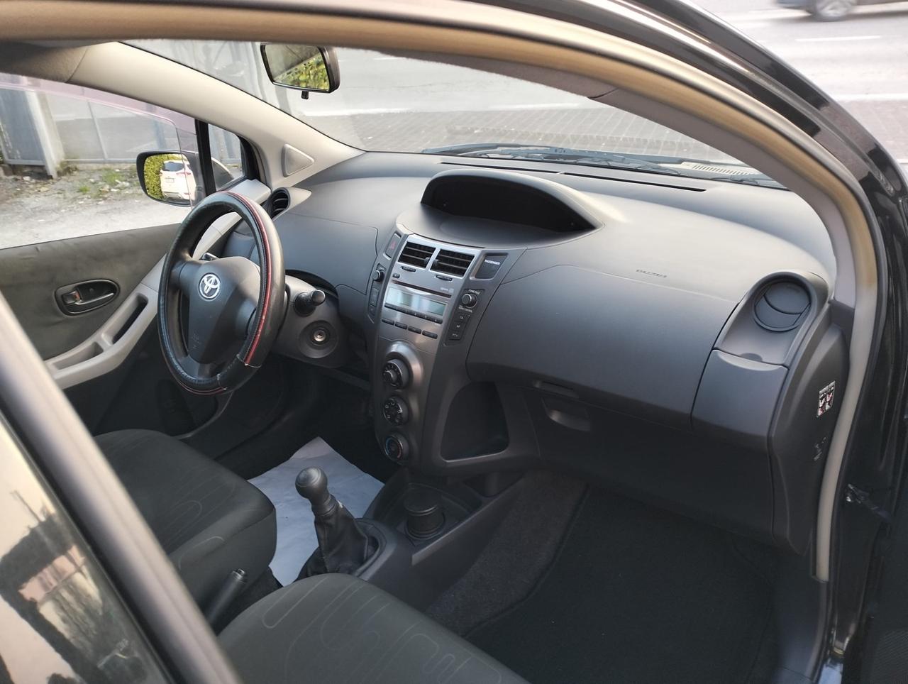 Toyota Yaris 1.0 5 porte Sol