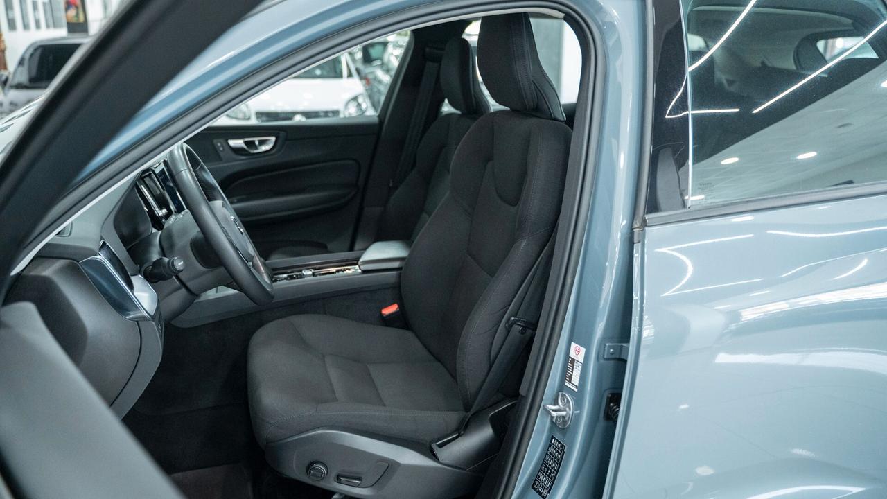 Volvo XC 60 XC60 B4D 2.0 GEARTRONIC AWD MOMENTUM SPORT LED NAVI FULL OPTIONAL