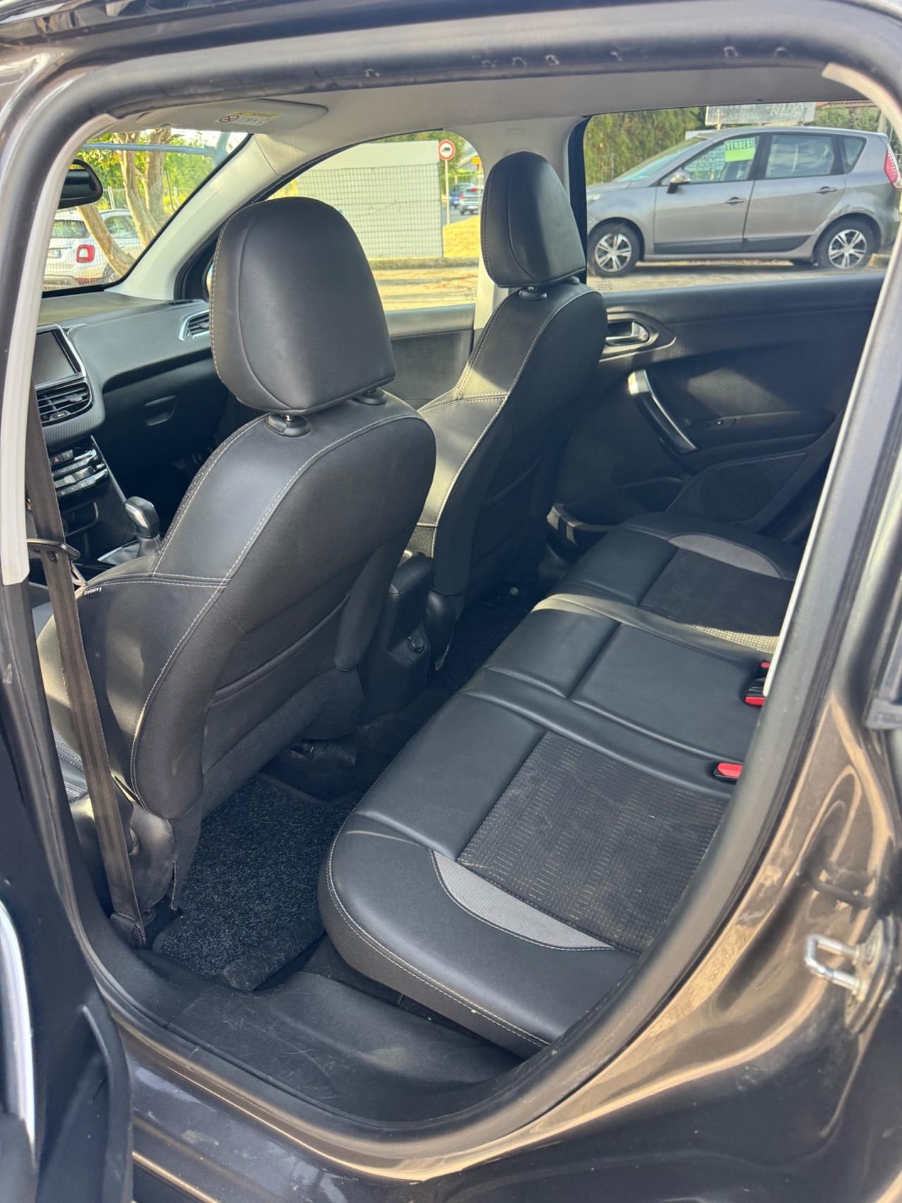 Peugeot 2008 BlueHDi 100 Black Matt