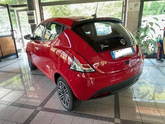 Lancia Ypsilon 1.0 FireFly 5 porte S&S Hybrid Silver