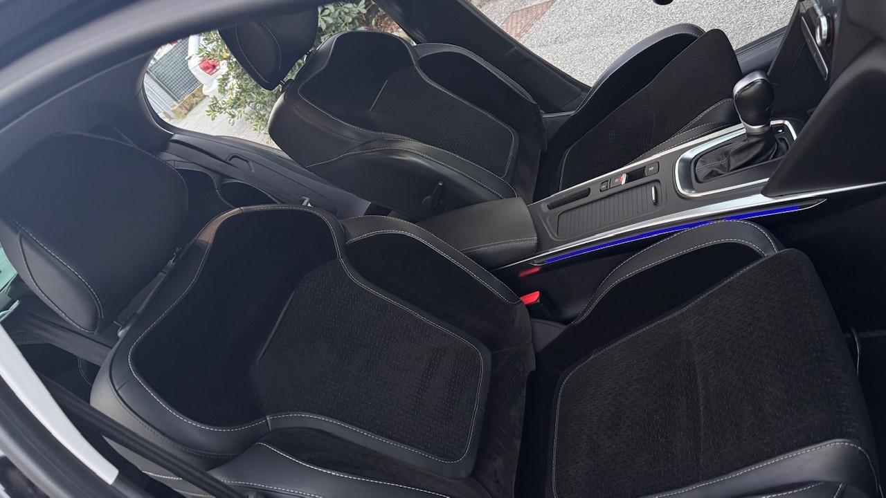 Renault Megane Mégane dCi 8V 110 CV EDC Energy Bose