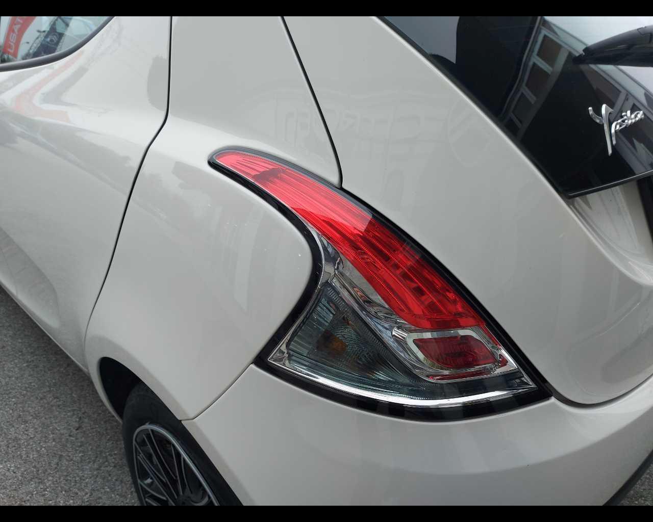 LANCIA Ypsilon 3ª serie - Ypsilon 1.0 FireFly 5 porte S&S Hybrid Gold