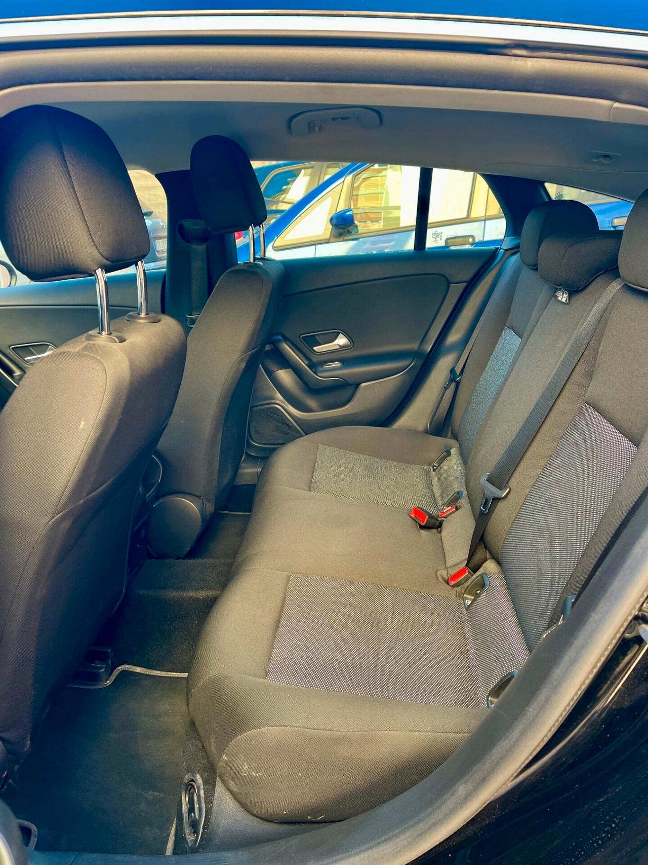 Mercedes-benz CLA 180 BENZINA Auto Shooting Brake NEOPATENTATI