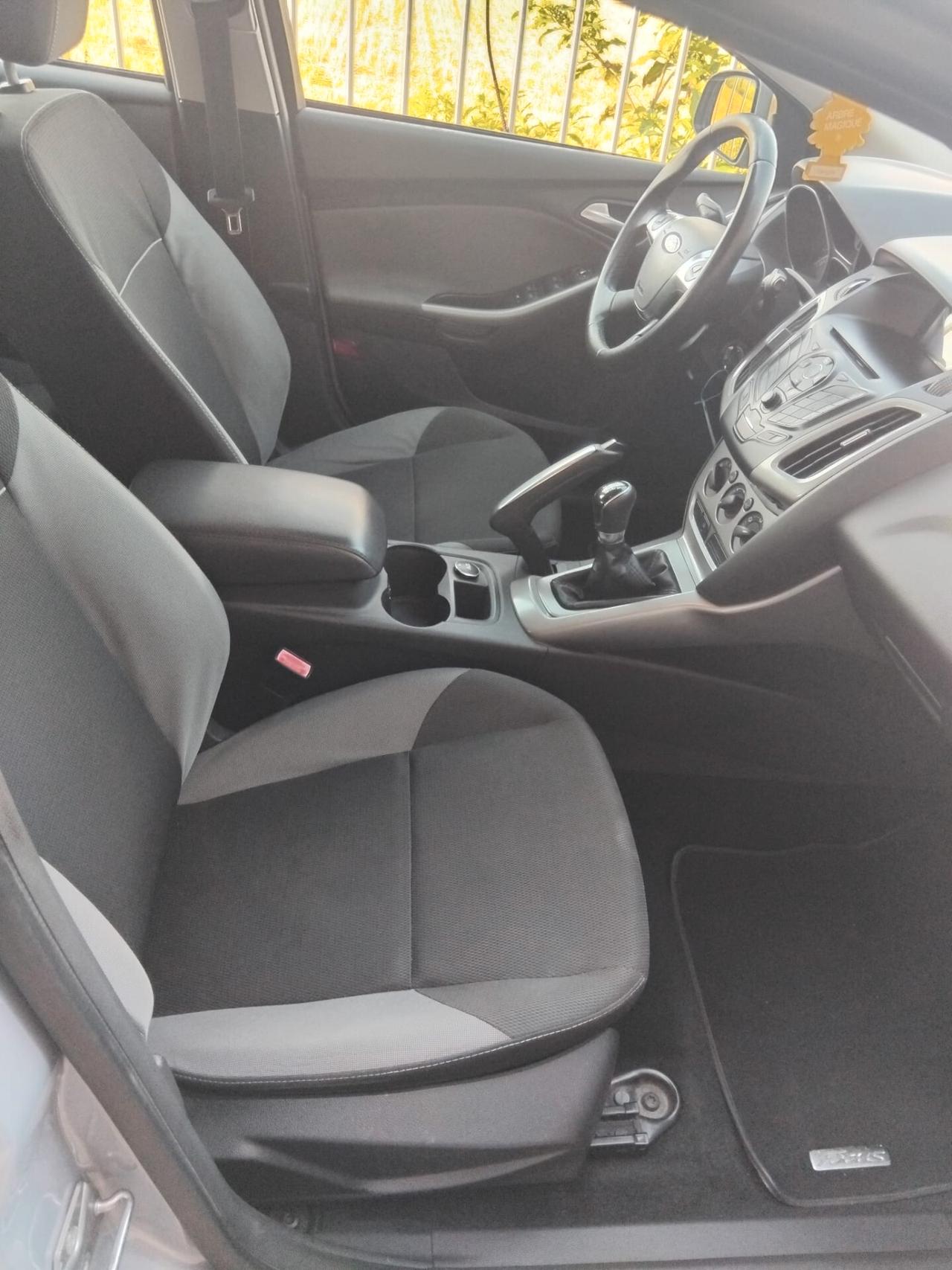 Ford Focus 1.6 benzina