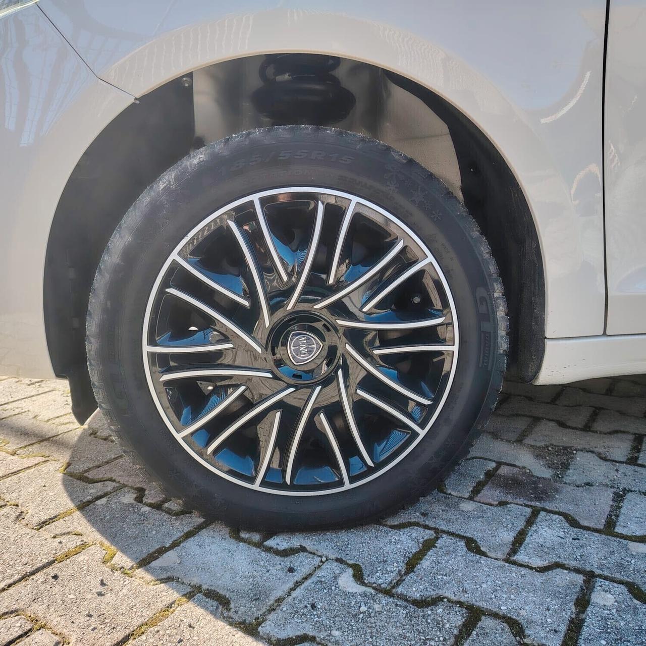 Lancia Ypsilon 1.0 FireFly 5 porte S&S Hybrid Ecochic Silver