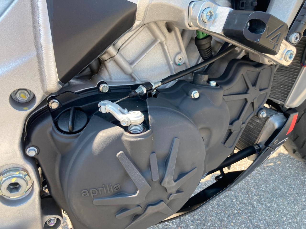 Aprilia Tuono V4 1100 factory accessoriata sospensioni elettroniche