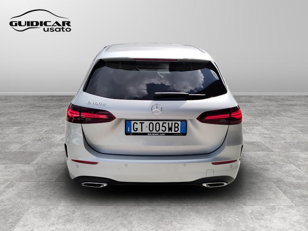 Mercedes-Benz Classe B - W247 2023 - B 180 d AMG Line Premium auto