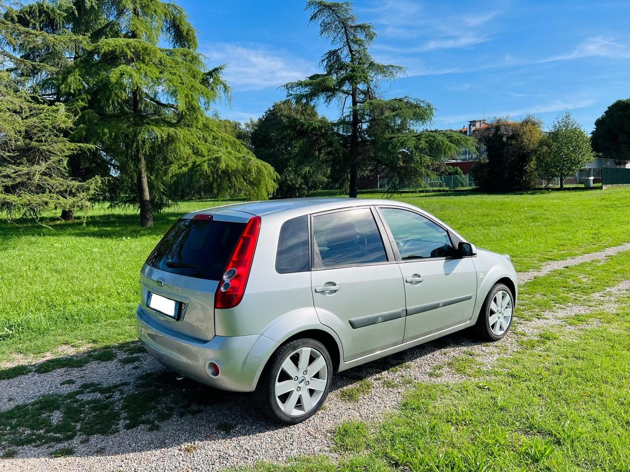 Ford Fiesta 1.2 16V 5p. Ghia