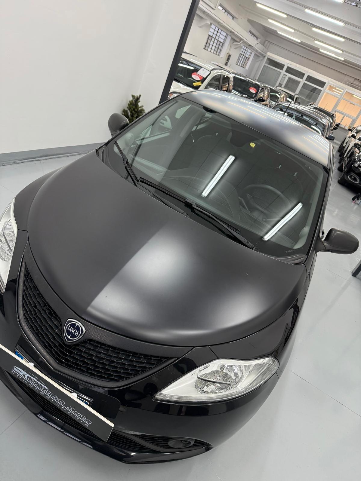 Lancia Ypsilon 1.2 69 CV 5 porte S&S Black and Noir