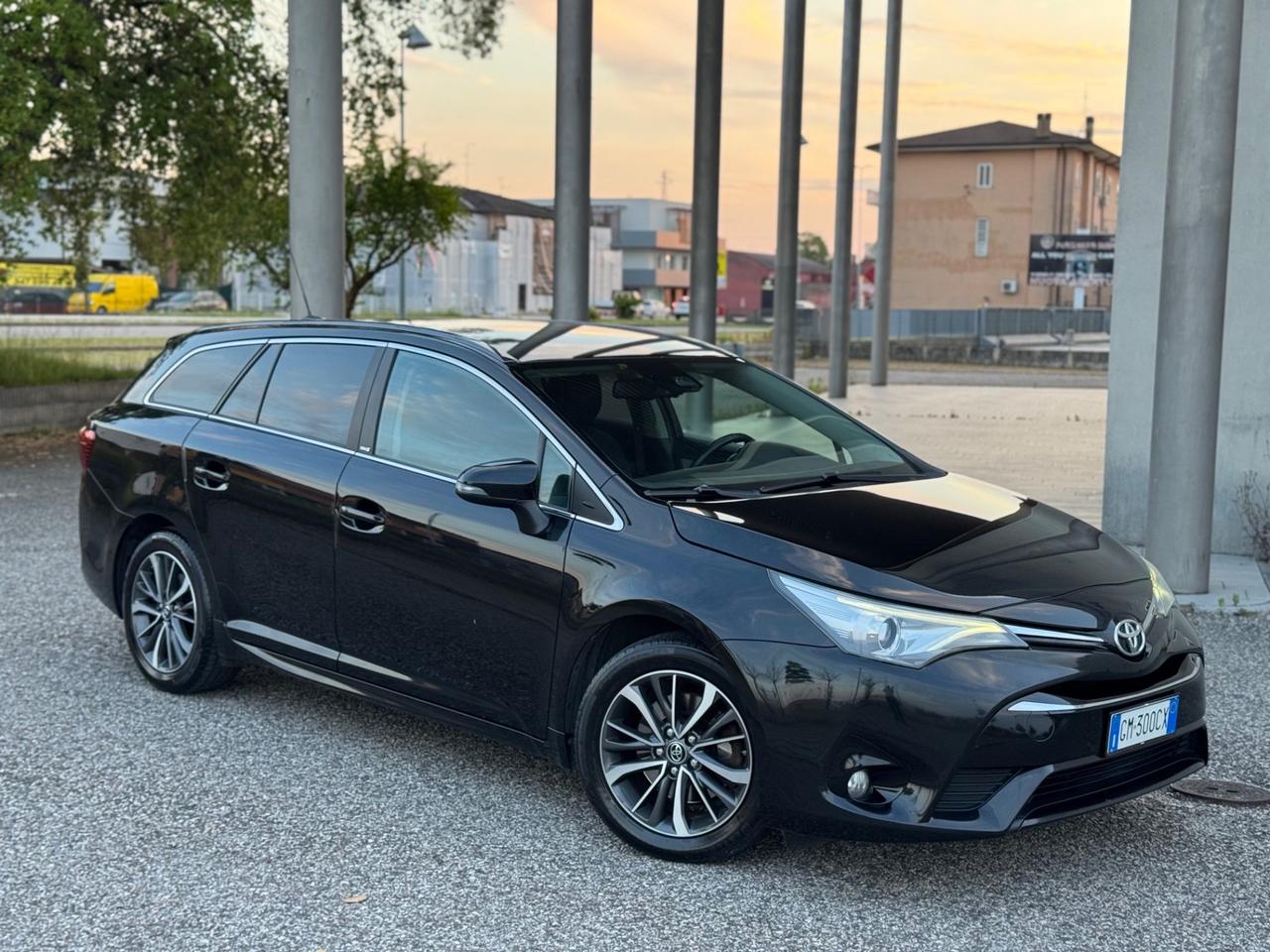 Toyota Avensis 2.0d 143cv Edition-S Euro 6B