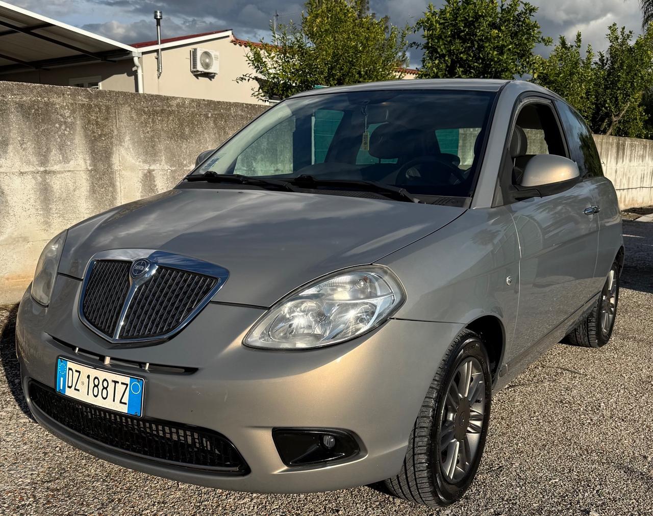 Lancia Ypsilon 1.4 Argento Ecochic GPL