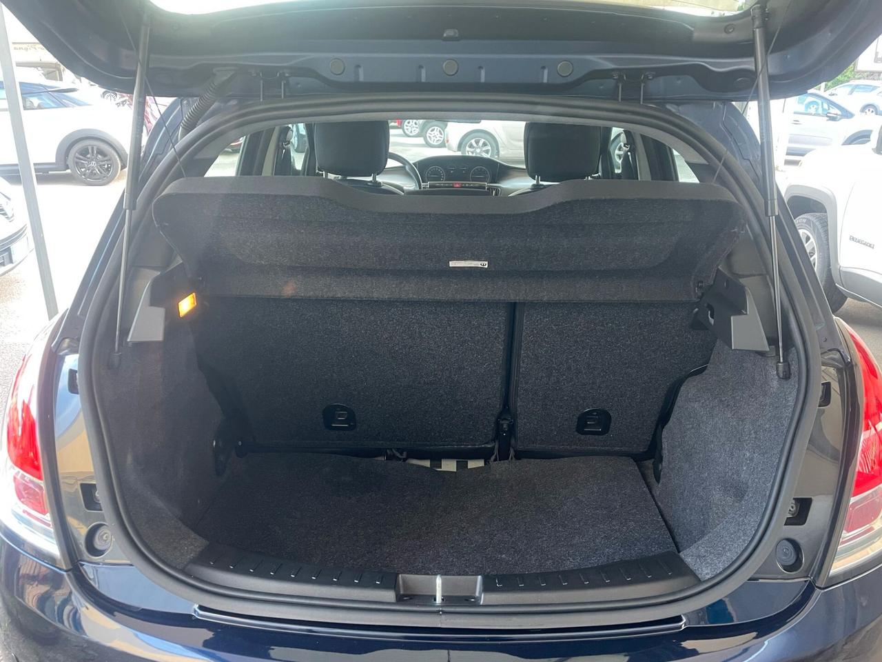 Lancia Ypsilon 1.2 69 CV 5 porte S&S Elefantino Blu