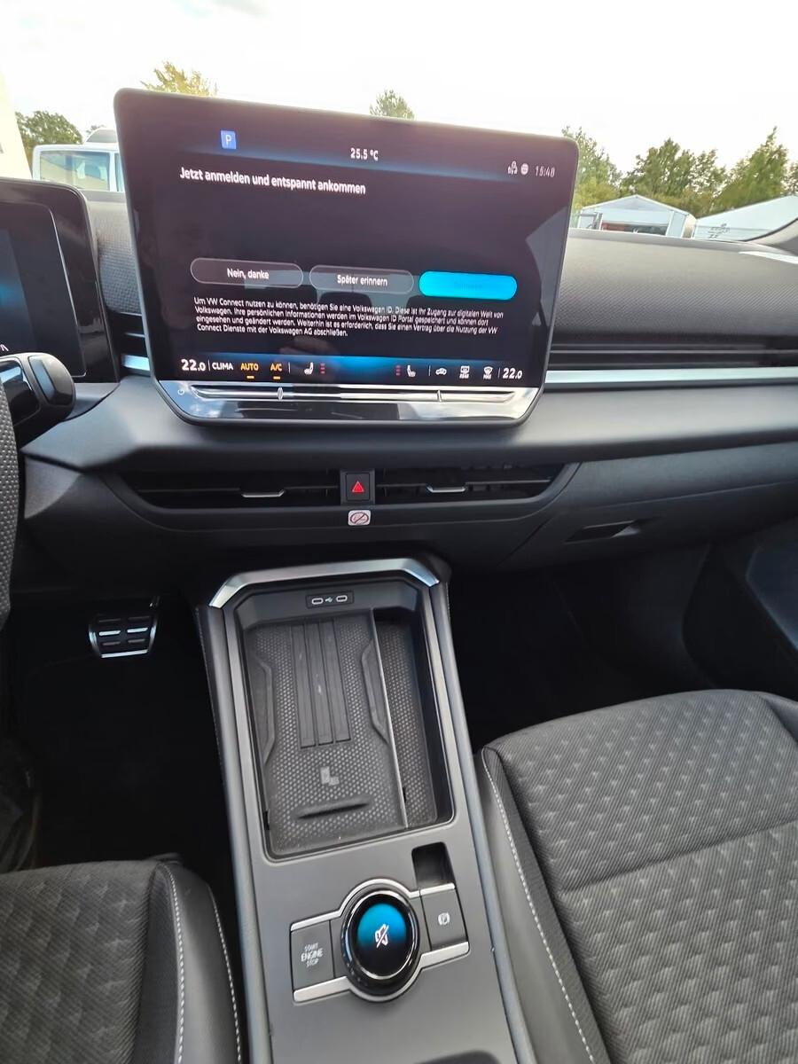 VOLKSWAGEN*T-ROC* 1.5*TSI*DSG*R-LINE*KAMERA*18"*AMBIENT-LIGHT*LED*