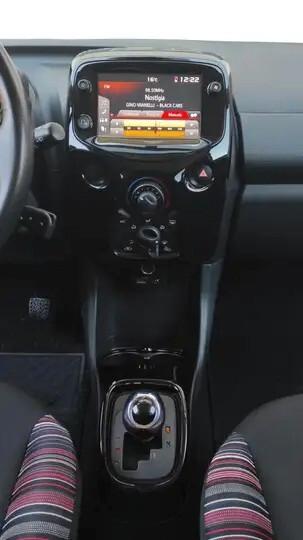 Citroen C1 VTi 72 ETG 5 porte Shine