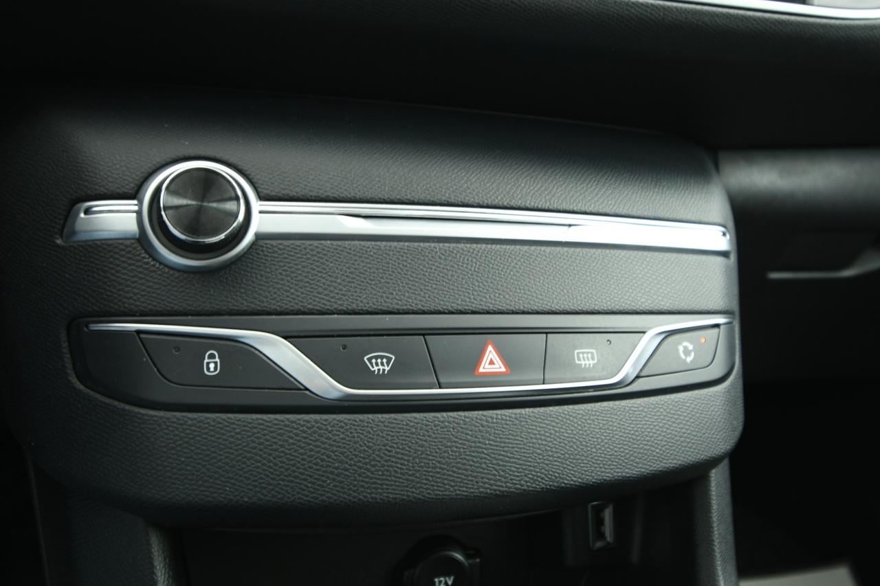 PEUGEOT 308 5p 1.5 bluehdi Business s&s 130cv NEOPATENTATI+APP CONNECT