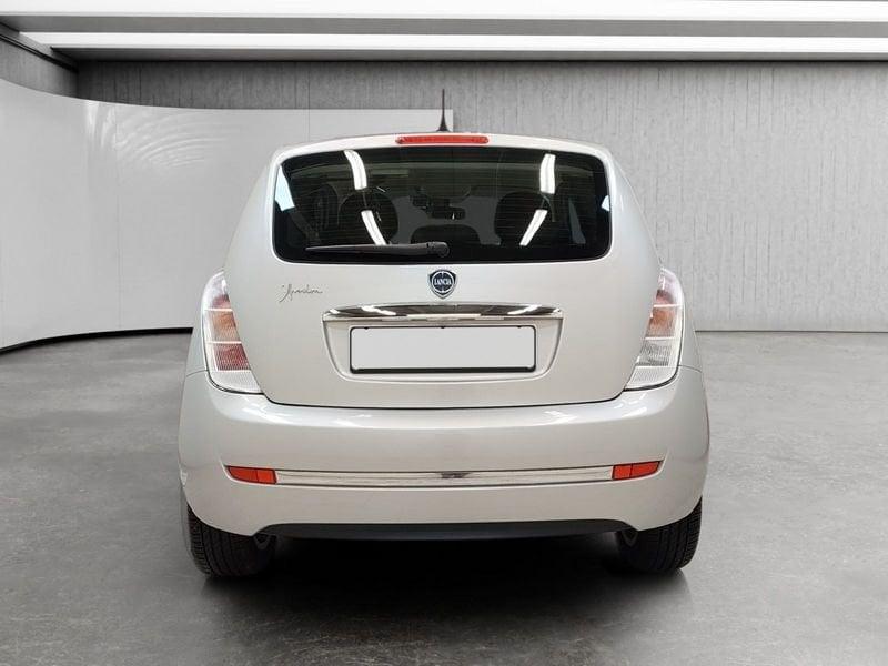 Lancia Ypsilon 1.2 8v Unyca