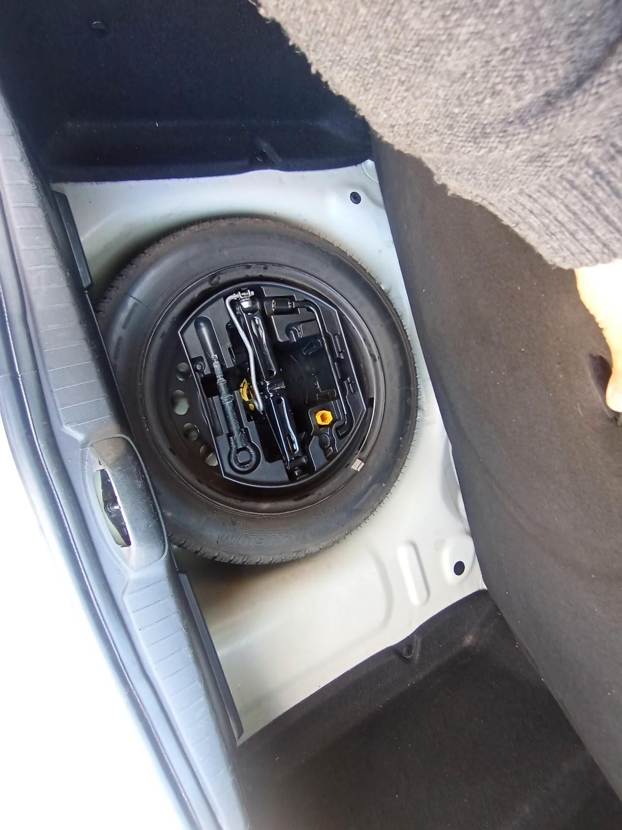 Peugeot 208 1.4 HDi 68 CV 5 porte BLACK pack UNIPRO BEN TENUTA