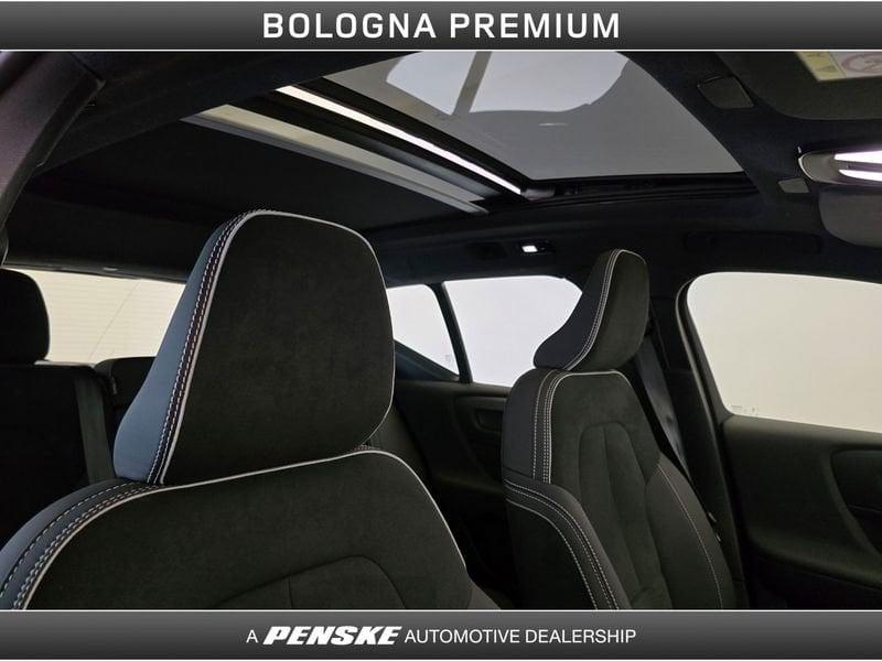 Volvo XC40 B3 automatico Ultra Black Edition
