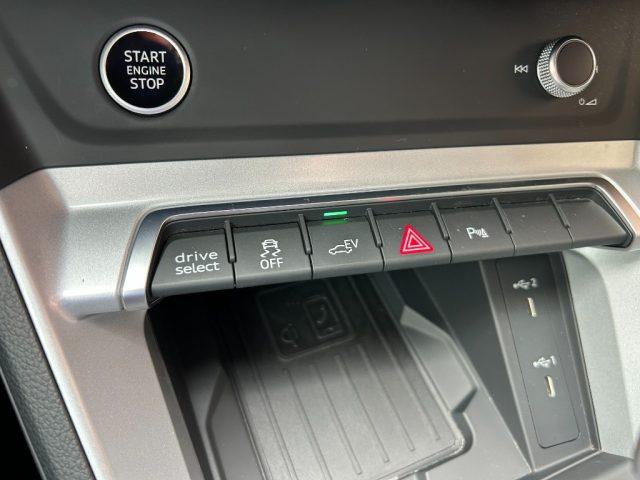AUDI Q3 45 TFSI e S tronic Business