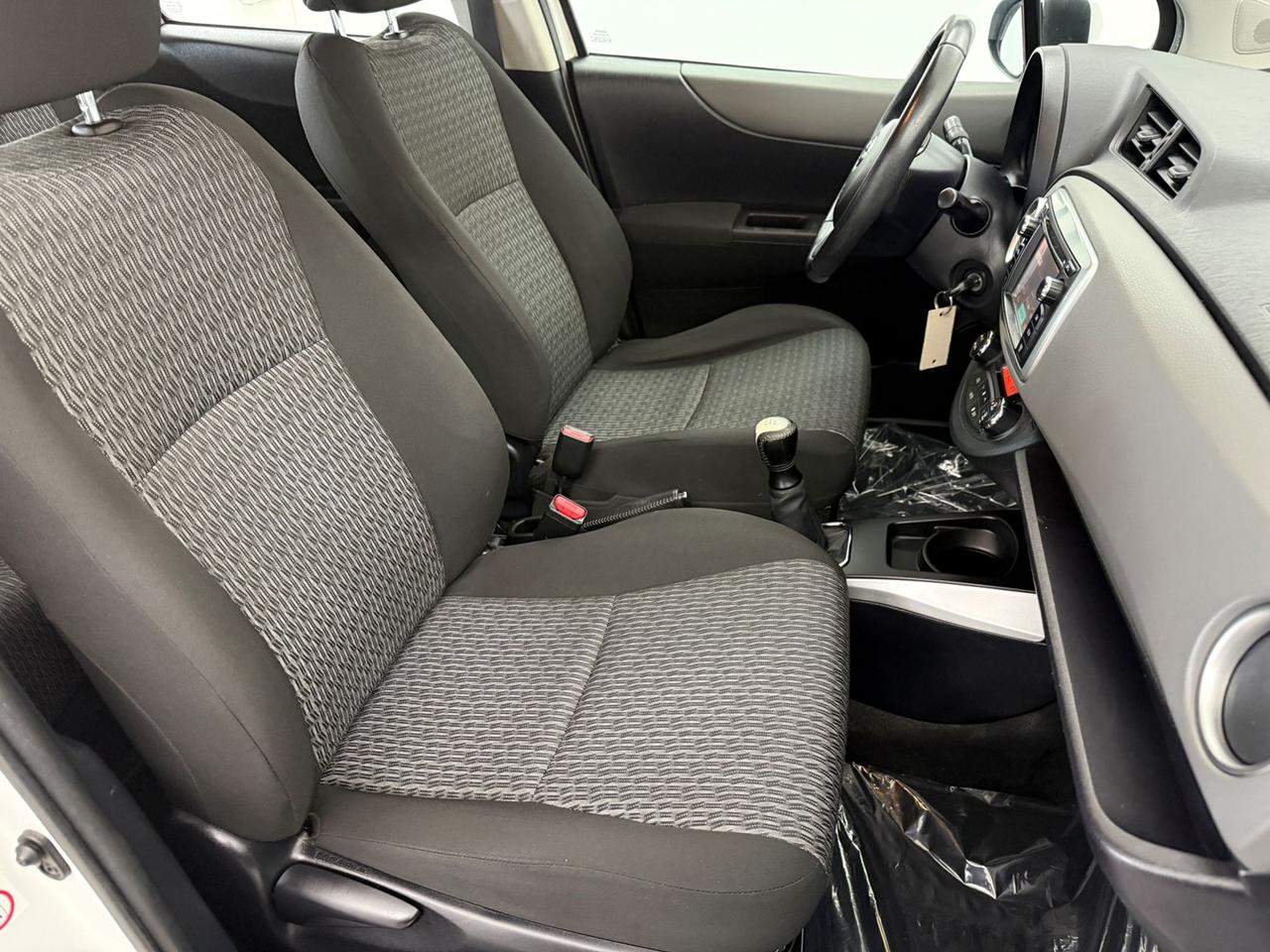 TOYOTA Yaris III 2011 Yaris 5p 1.0 Lounge