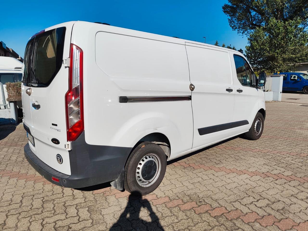 FORD TRANSIT CUSTOM IVA ESPOSTA