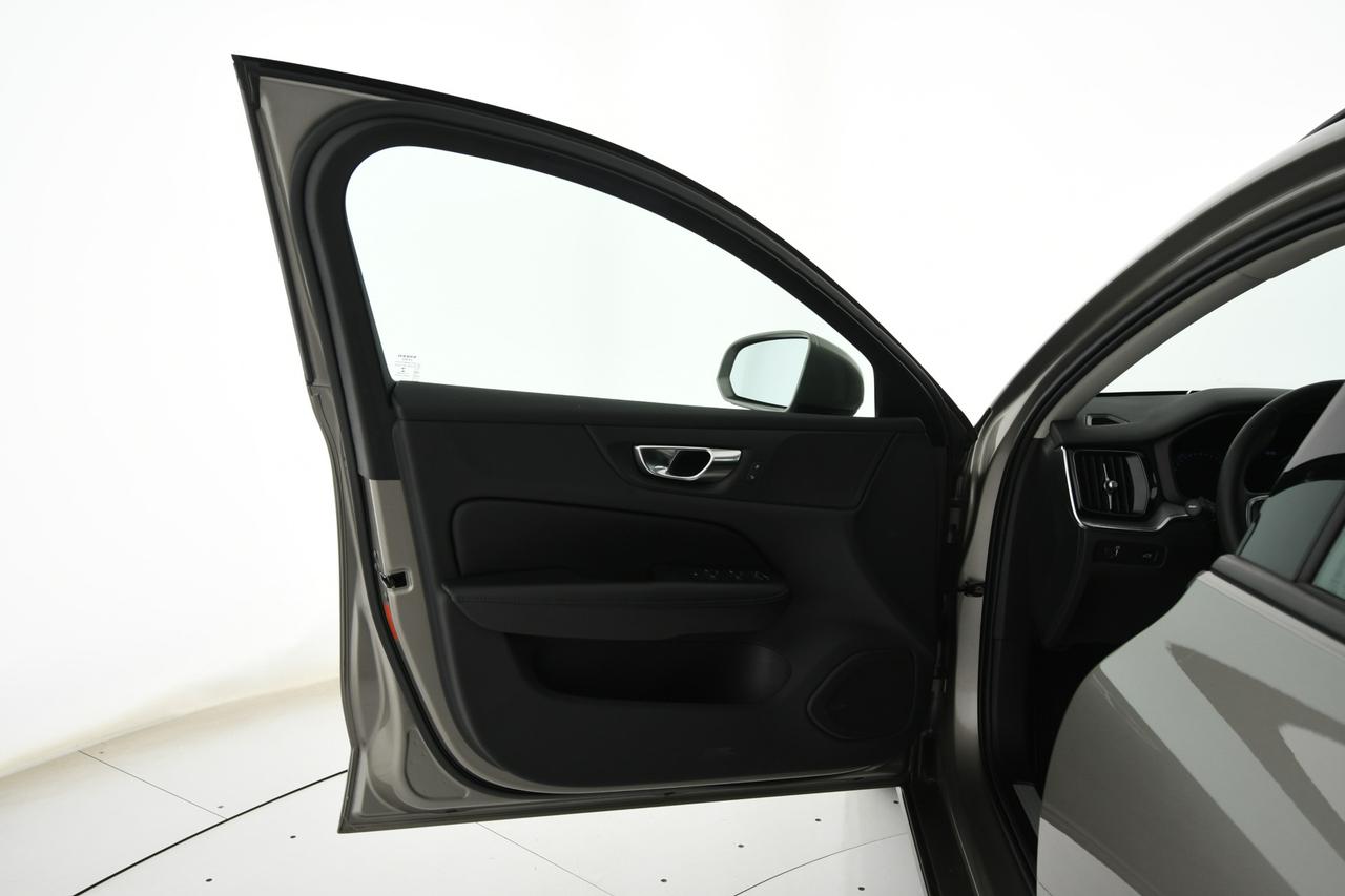 VOLVO V60 2.0 b4 Momentum Business auto NEOPATENTATI+C17"