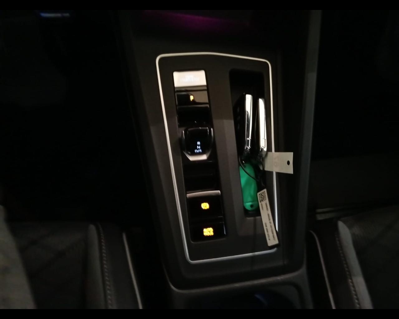 VOLKSWAGEN Golf VIII 2020 - Golf 1.5 etsi evo R-Line 150cv dsg