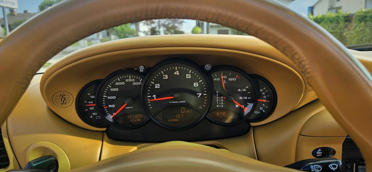 Porsche 996 Carrera 4 Cabrio