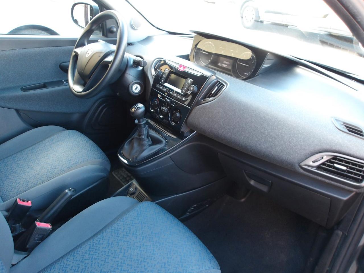 Lancia Ypsilon 1.0 firefly hybrid Silver s&s 70cv