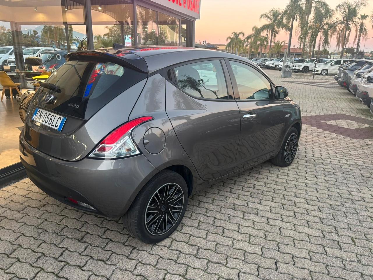 Lancia Ypsilon 1.0 FireFly 5 porte S&S Hybrid Alberta Ferretti