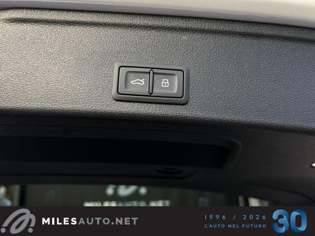 AUDI A4 quattro Matrix S tronic S line black edition Pano