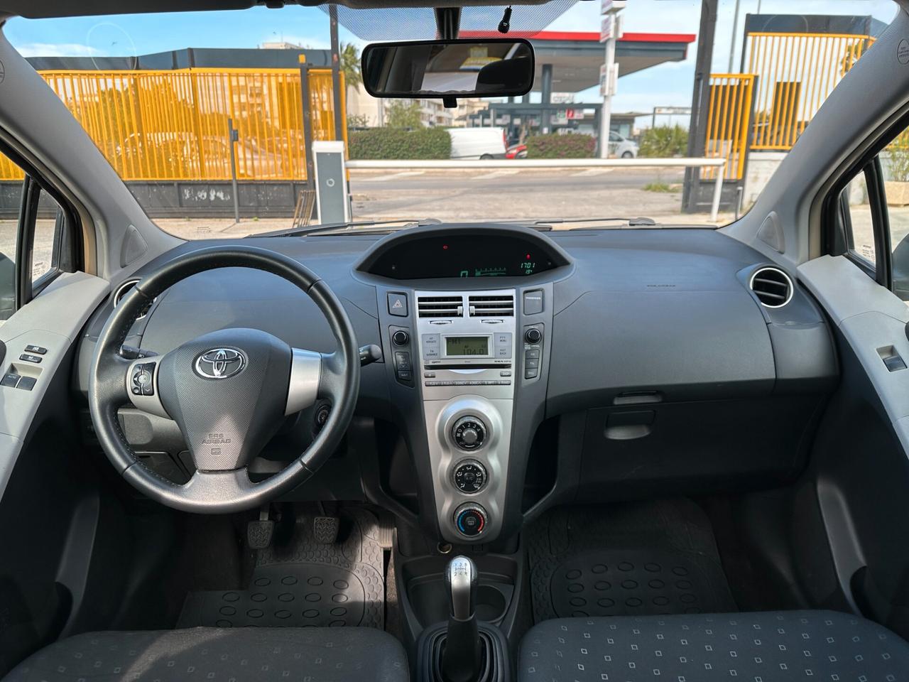 TOYOTA Yaris 1.0 5 porte Now