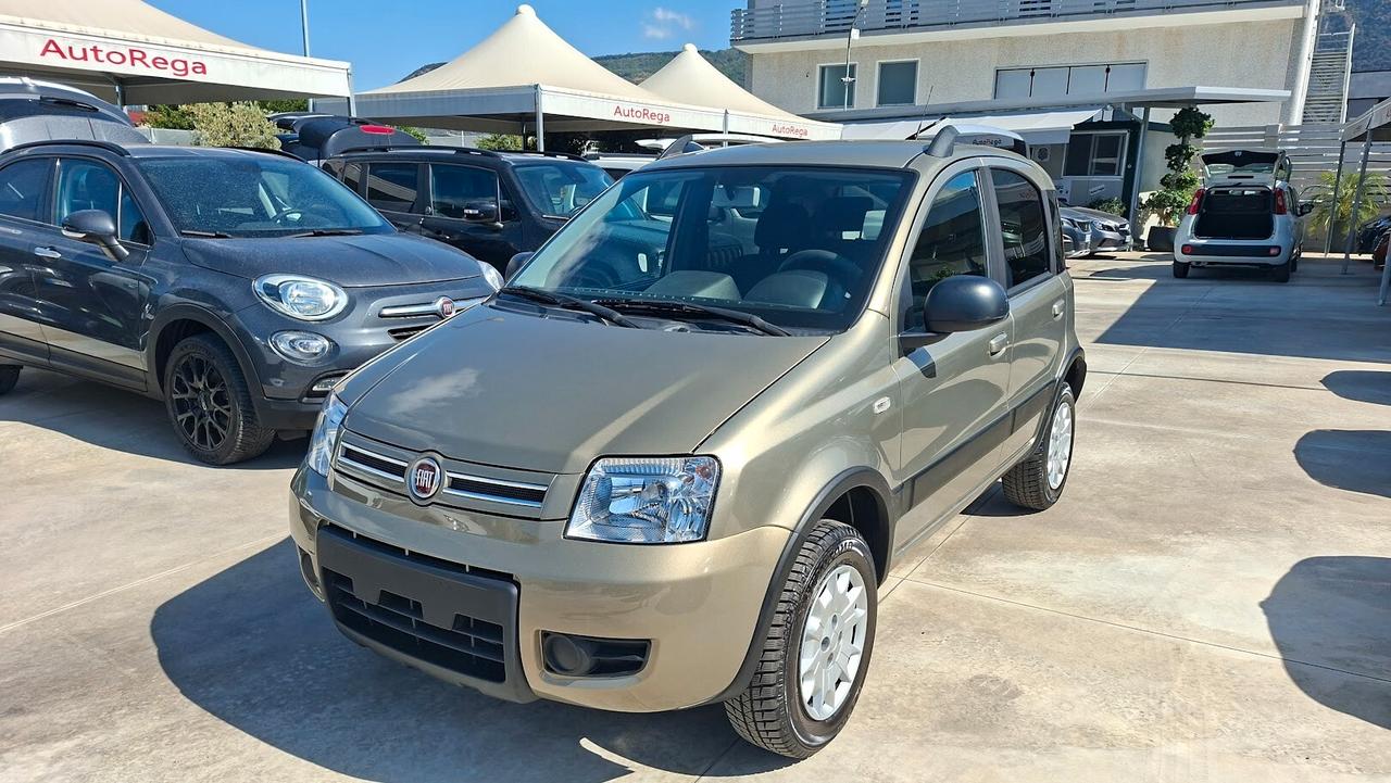 Fiat Panda 1.2 4x4 con gancio traino