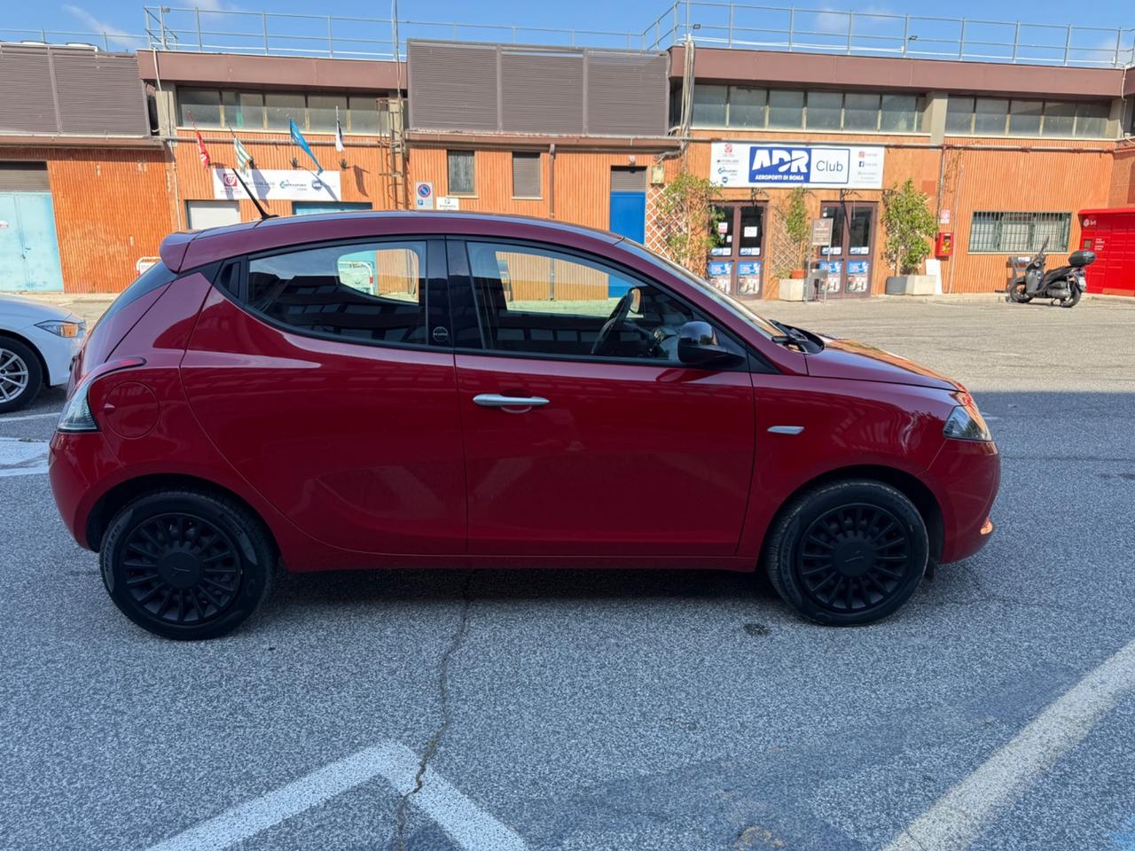 Lancia Ypsilon 1.0 FireFly 5 porte S&S Hybrid Ecochic Silver
