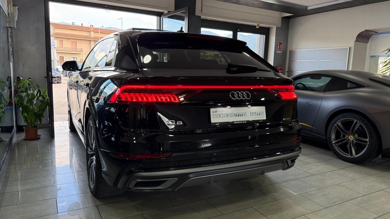 Audi Q8 55 TFSI e quattro Sport sline tetto