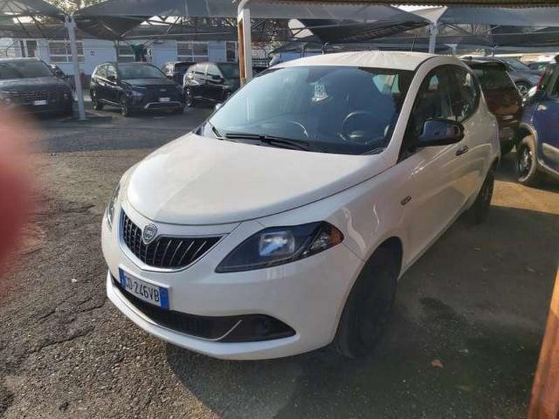 Lancia Ypsilon 1.0 FireFly Hybrid Silver