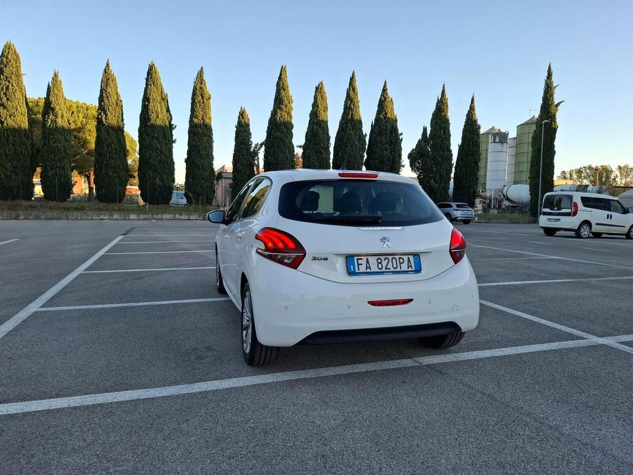 Peugeot 208 PureTech 82 5 porte Allure