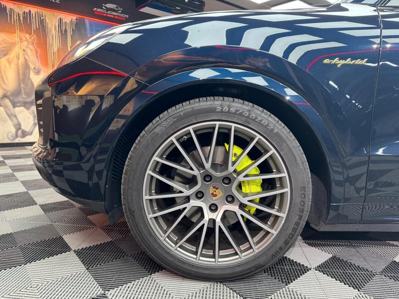 Porsche Cayenne 3.0 V6 E-Hybrid Platinum Edition (119)