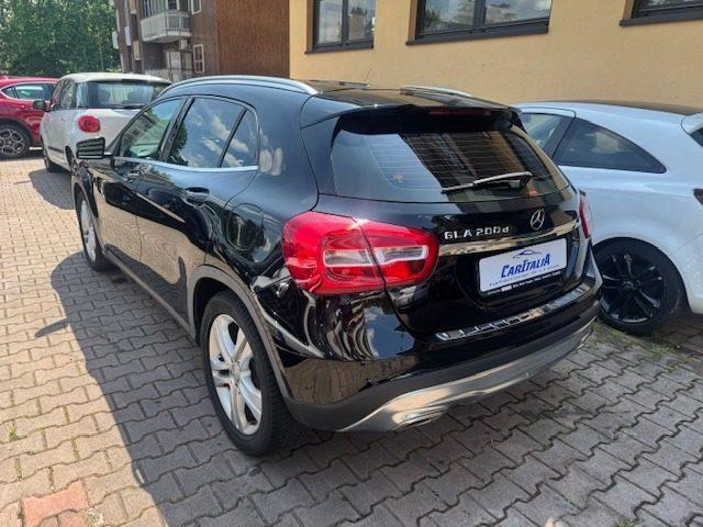 MERCEDES-BENZ GLA 200 d Automatic Premium