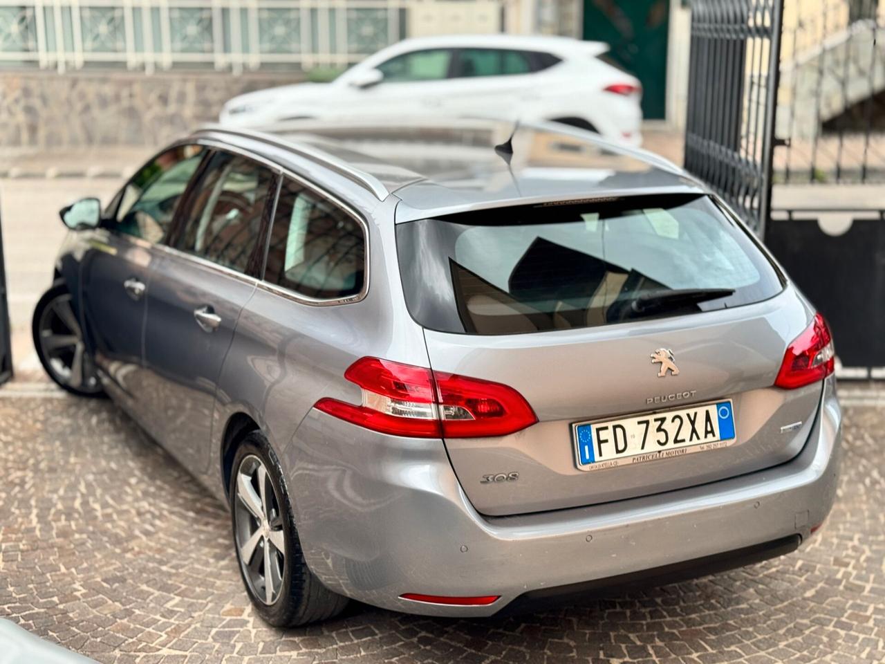 Peugeot 308 BlueHDi 120 S&S EAT6 SW Allure