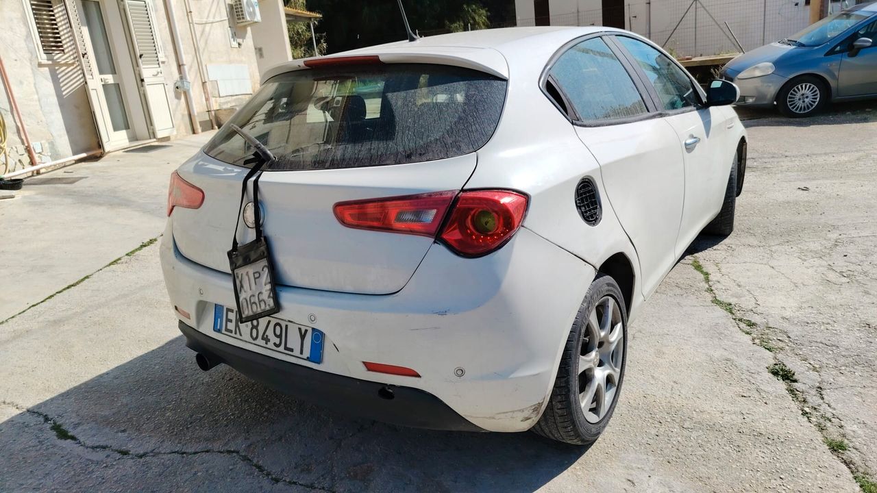 Alfa Romeo Giulietta 2012 photo 3