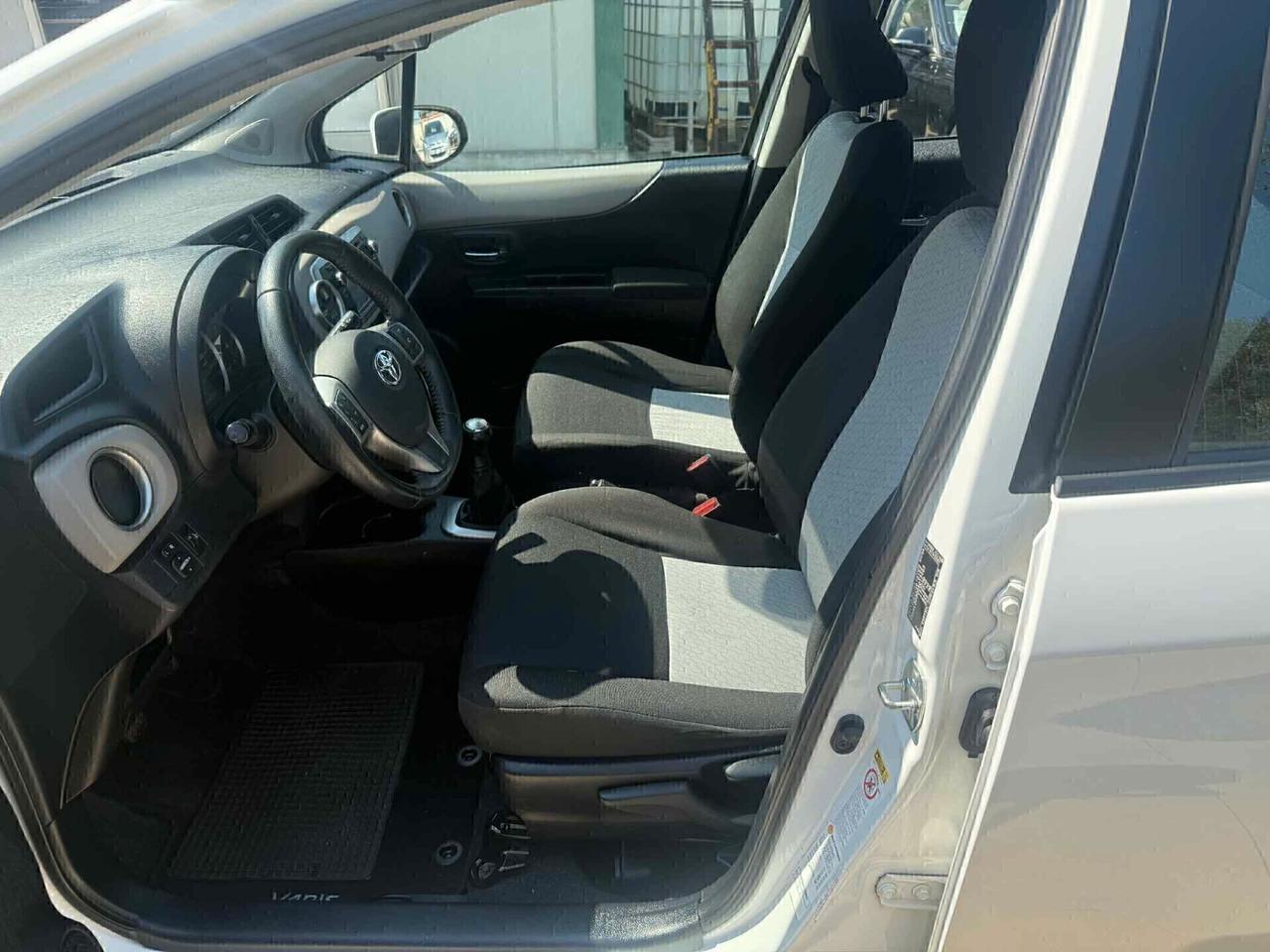 Toyota Yaris 1.0 BENZINA ''navig, retr,'' 2012 neop ok