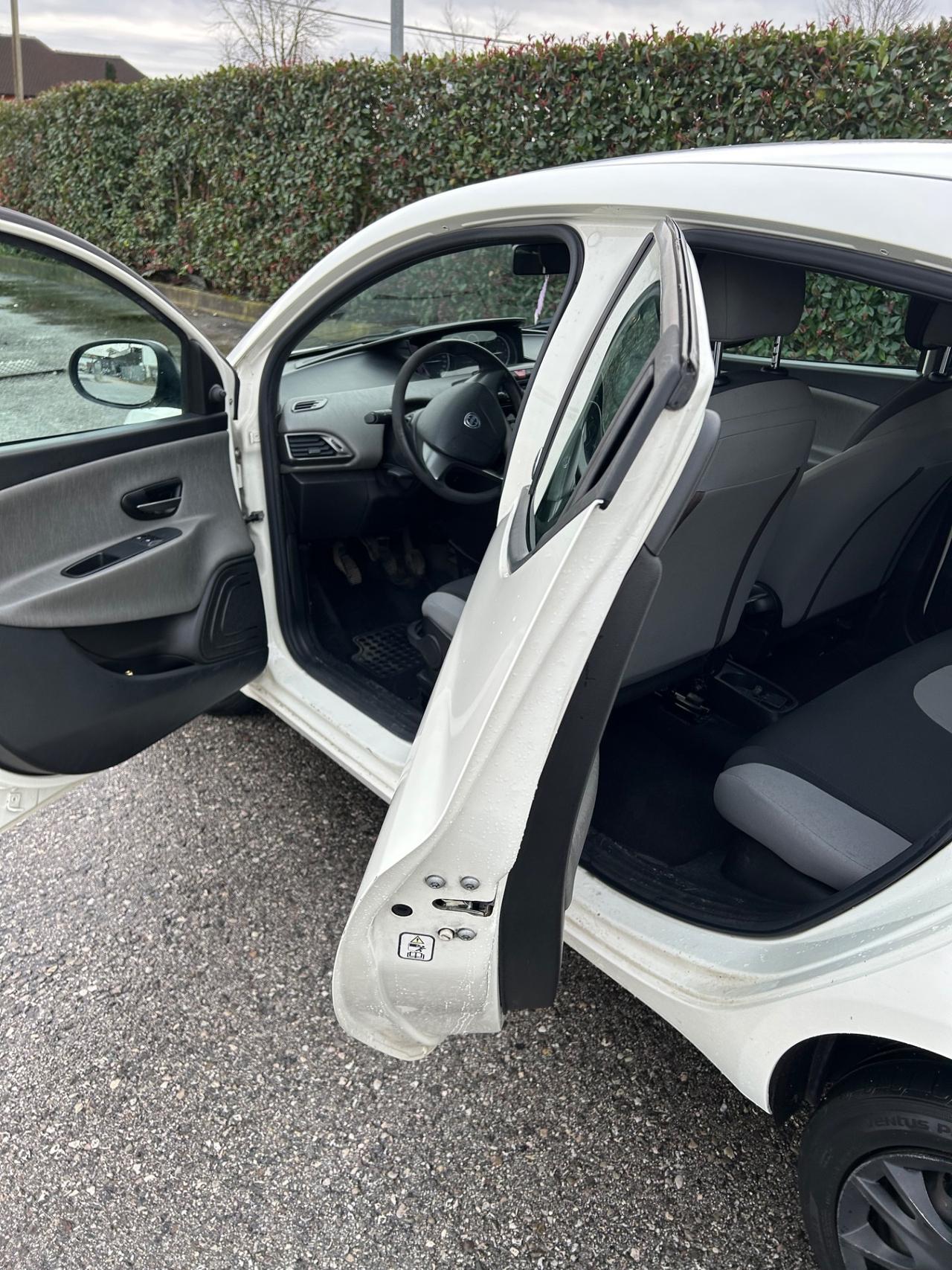 Lancia Ypsilon 1.2 69 CV 5 porte GPL Ecochic Gold