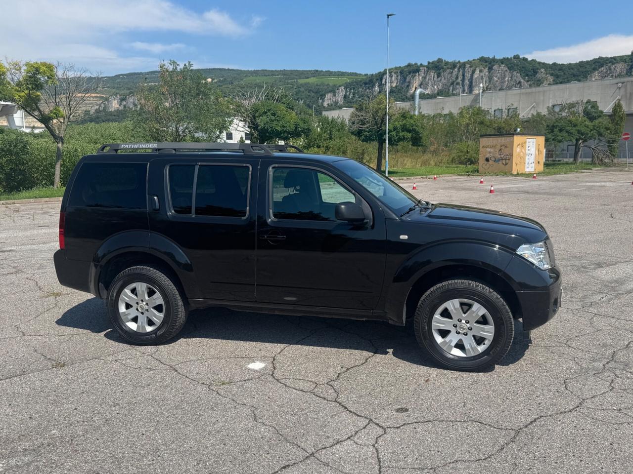 Nissan Pathfinder 2.5 dCi SE 7 posti