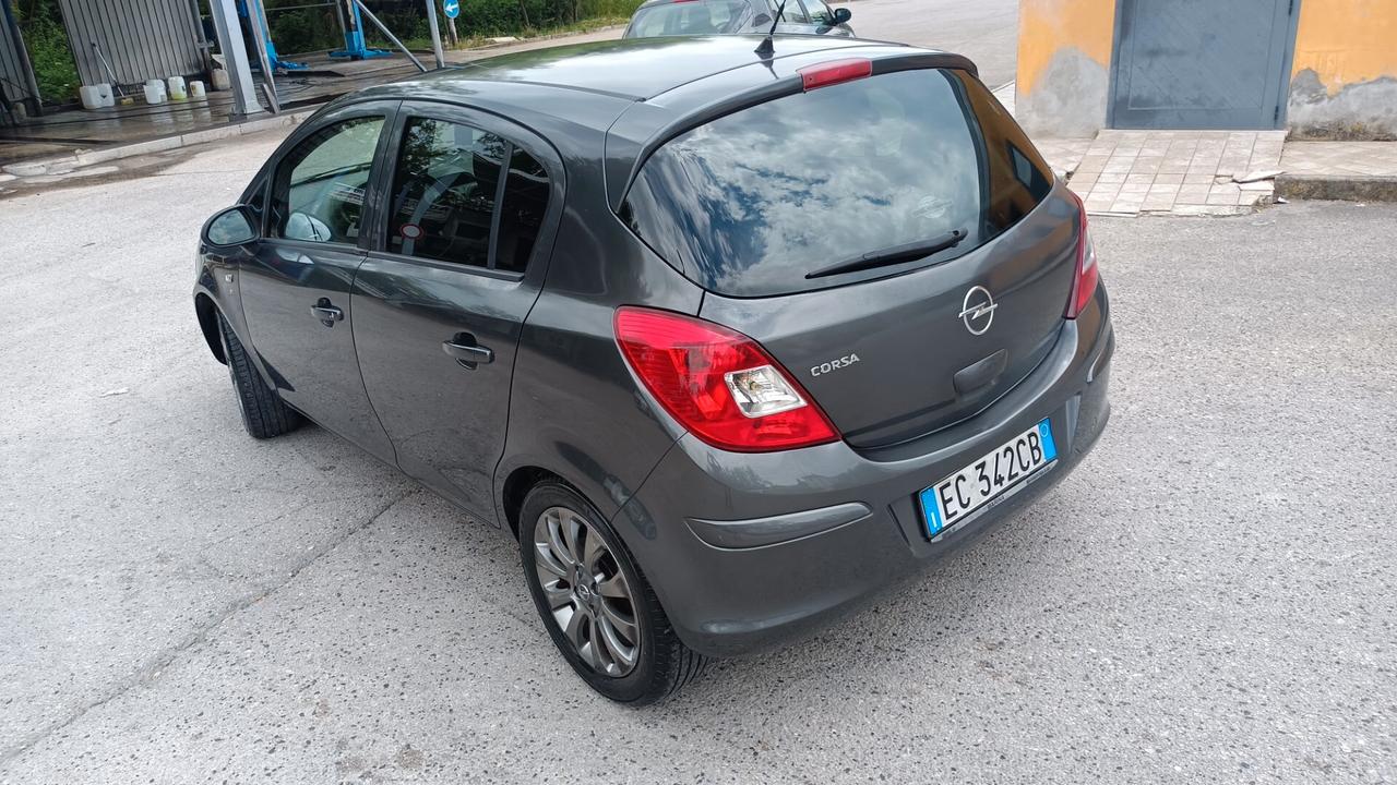 Opel Corsa 1.2 benzina GPL anno 2010 chilometri 170.000