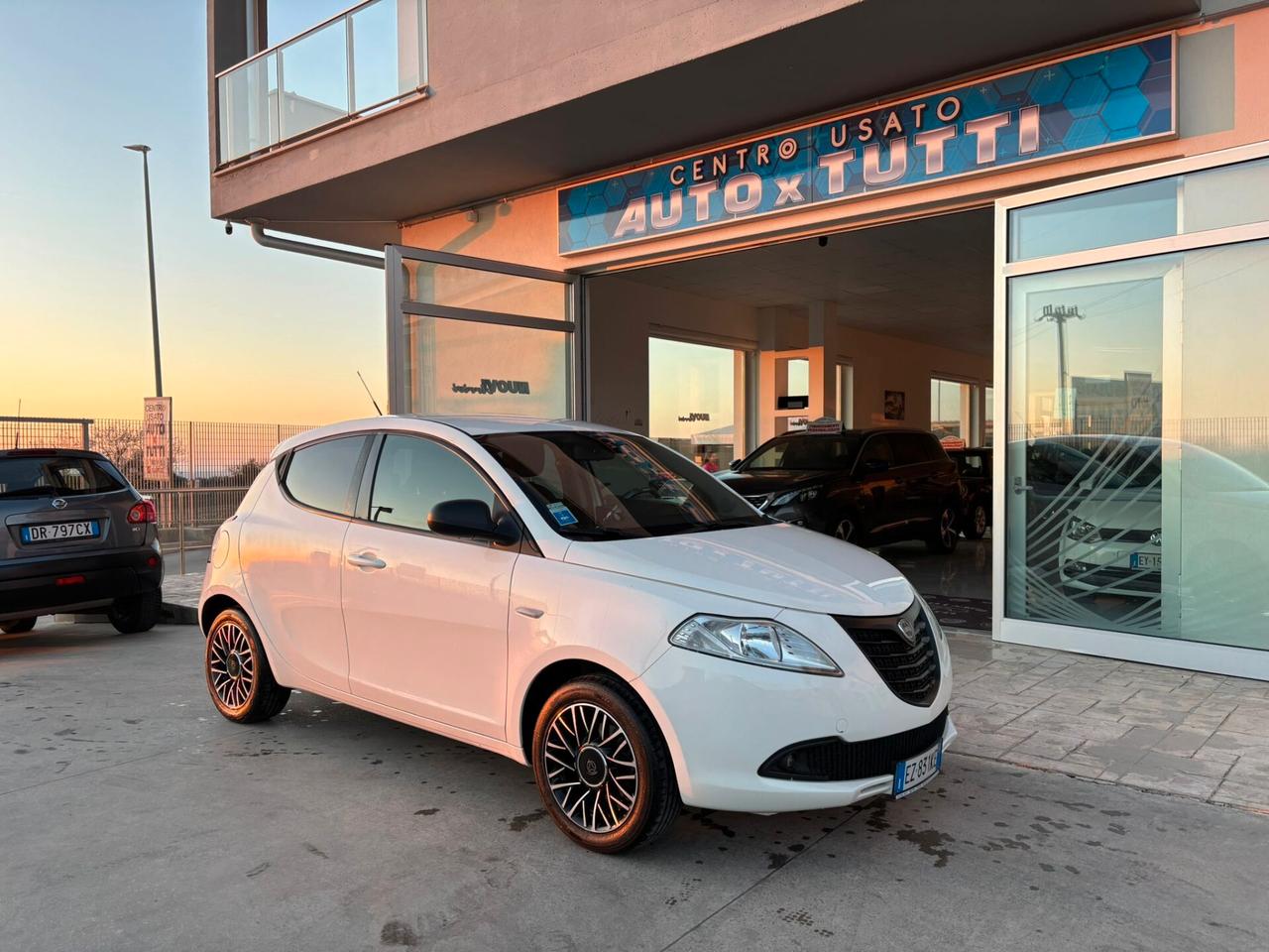 Lancia Ypsilon 1.2 69 CV 5 porte GPL Momo design