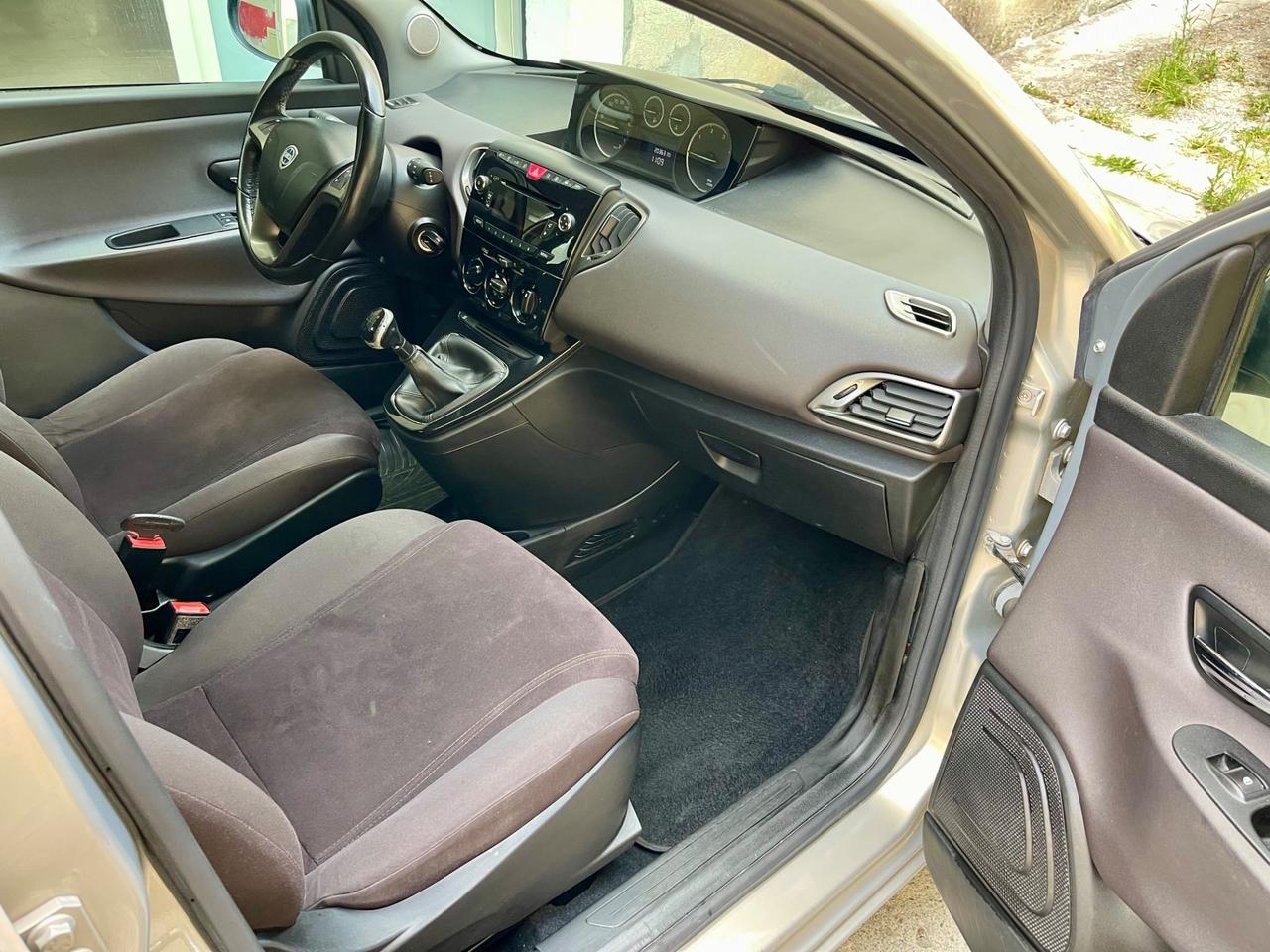 Lancia Ypsilon 1.3 MJT 16V 95 CV 5 porte